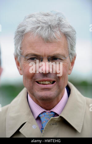 HUGH MORRISON cavallo da corsa GARA TRAINER allenatore di cavalli IPPODROMO DI YORK YORK INGHILTERRA 15 Maggio 2013 Foto Stock
