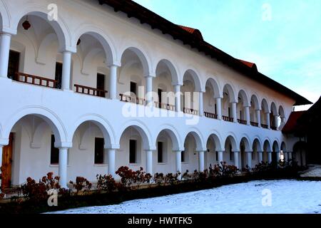 Monastero Sambata è un rumeno monastero ortodosso in Sâmbăta de sus, Brașov County, nella regione della Transilvania di Romania Foto Stock