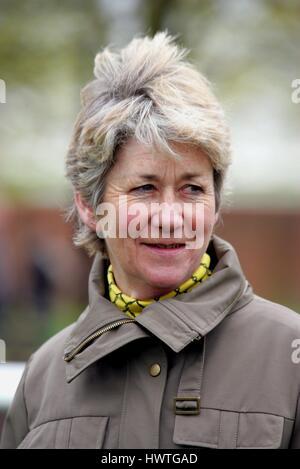 JULIA FEILDEN corsa di cavalli TRAINER ROWLEY MILE NEWMARKET Corso Inghilterra 19 aprile 2006 Foto Stock