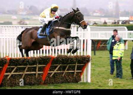 PAUL CARBERRY & FIEPES SHUFFLE IL Smurfit Campione Hurdle CHELTENHAM RACECOURSE CHELTENHAM INGHILTERRA 14 Marzo 2006 Foto Stock