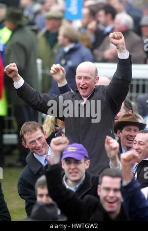 COLM MURPHY CELEBRA CHELTENHAM FESTIVAL 2006 CHELTENHAM RACECOURSE CHELTENHAM INGHILTERRA 14 Marzo 2006 Foto Stock