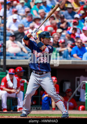 Campo dello spettro. 23 Mar, 2017. Florida, USA-Minnesota Twins primo baseman Byung Ho Park (52) attende un passo nel 2° inning in una molla formazione gioco al campo dello spettro. Del Mecum/CSM/Alamy Live News Foto Stock