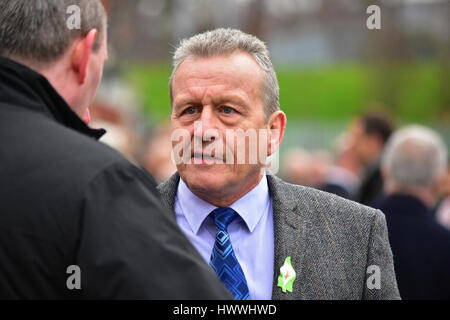 Derry, Irlanda del Nord. 23 marzo, 2017. Stormont MLA Ian Milne partecipato ai funerali del Sinn Féins Martin McGuinness in Derry: Mark inverno/Alamy Live News Foto Stock