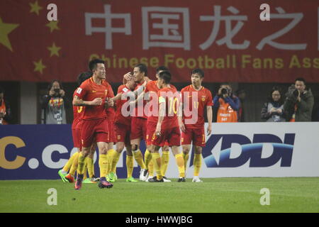 Changsha, Changsha, Cina. 23 Mar, 2017. Changsha, CINA-marzo 23 2017: (solo uso editoriale. Cina OUT).La Cina del national football team sconfigge la Corea del Sud al 2018 World Cup zona asiatica il qualificatore di Changsha, centrale provincia cinese di Hunan, marzo 23rd, 2017. Avanti cinesi Yu Dabao guidato in Wang angolo Yongpo nel trentaquattresimo minuto per dare alla Cina la prima vittoria in sei partite alla terza fase di Coppa del mondo asiatico qualificatori di zona. Della Cina di speranza di qualificarsi per il 2018 World Cup è stato riacceso come allenatore italiano Marcello Lippi Team led Dragon per un 1-0 casa di vincere in Changsha. (Credito Im Foto Stock