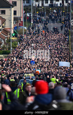 Derry, Irlanda del Nord. 23 marzo, 2017. Il Funerale di Sinn Féins Martin McGuinness in Derry: Mark inverno/Alamy Live News Foto Stock