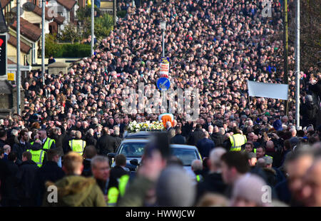 Derry, Irlanda del Nord. 23 marzo, 2017. Il Funerale di Sinn Féins Martin McGuinness in Derry: Mark inverno/Alamy Live News Foto Stock