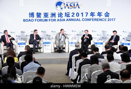 Boao, cinese della provincia di Hainan. 24 Mar, 2017. I delegati frequentare la sessione di "Quarta Rivoluzione industriale' durante il Forum Boao per l Asia Conferenza annuale 2017 in Boao, Cina del sud della provincia di Hainan, 24 marzo 2017. Credito: Zhao Yingquan/Xinhua/Alamy Live News Foto Stock