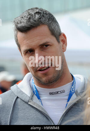 Circuito di Silverstone, Northamptonshire, Regno Unito. 23 Mar, 2017. Prendendo parte al Celebrity Challenge Trophy a Silverstone Classic in luglio, Ant Anstead car builder e il presentatore Tv. Circuito di Silverstone, Northamtonshire, UK. Credito: Denis Kennedy/Alamy Live News Foto Stock