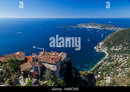 Il villaggio artistico Eze guardando giù su Saint-Jean-Cap-Ferrat. Foto Stock