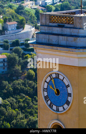 Il villaggio artistico Eze guardando giù su Saint-Jean-Cap-Ferrat. Foto Stock