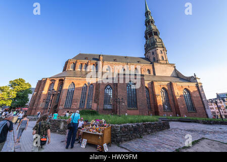 Luterani la chiesa di San Pietro sulla Città Vecchia di Riga, la città capitale della Repubblica di Lettonia Foto Stock