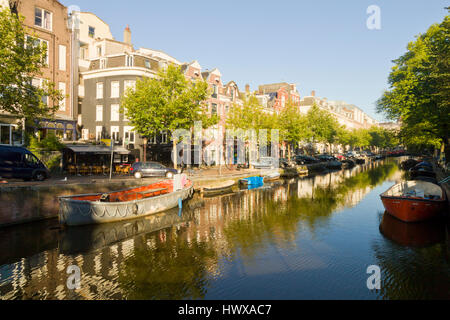 Vista attraverso la Lijnbaansgracht canale nel centro di Amsterdam Foto Stock