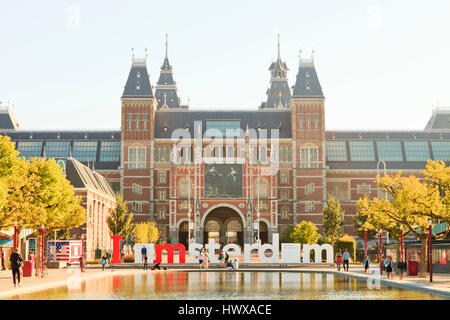 Il famoso ho Amsterdam scultura davanti al Rijksmuseum Amsterdam Foto Stock