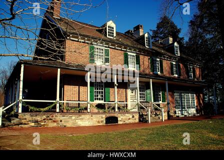 Kennett Square, Pennsylvania - Giugno 3, 2015: 1730 Pierce-duPont palazzo in mattoni con il suo portico a Longwood Gardens è servita come duPont paese retr Foto Stock