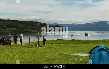 Sorgente del fiume Ozernaya Kurile sul lago. A sud la Kamchatka Nature Park. Foto Stock