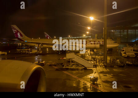 Hamad Aeroporto Internazionale, vista dal Business Class a bordo del sedile Qatar Aireways, Boeing B777-300ER, Foto Stock