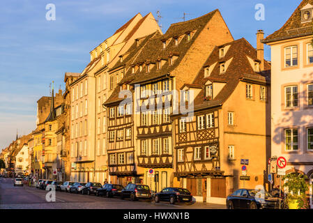 Edifici sul Quai des Bateliers a Strasburgo Foto Stock