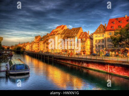 Vista del fiume Ill a Strasburgo - Alsazia, Francia Foto Stock