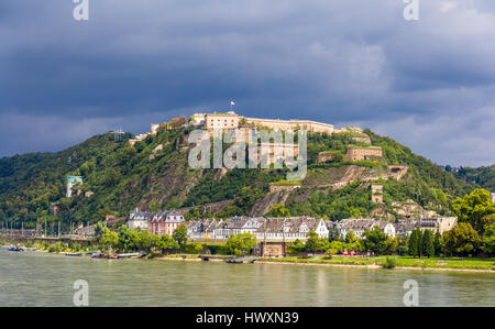 Vista della fortezza Ehrenbreitstein a Coblenza, Germania Foto Stock