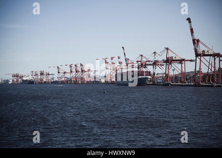 Il porto di Tokyo, Giappone. Si tratta di uno dei più grandi porti marittimi in Giappone e svolge un ruolo molto importante di giapponese di sistema di trasporto. Foto Stock