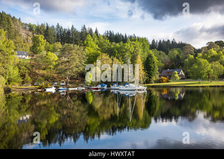 Ormeggiate barche, Garlochy, Caledonian Canal, Highlands, Scotland, Regno Unito. Foto Stock