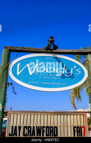 Woody di Waterfront Restaurant segno di overhead a St James città sull isola di Pino FL Foto Stock