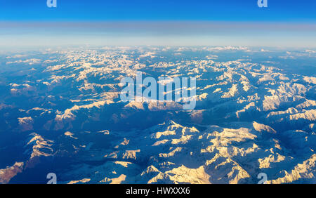Vista aerea delle montagne dei Pirenei in Europa Foto Stock