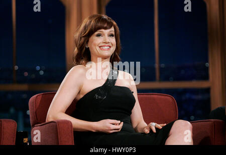 L'attrice Carla Gugino durante un segmento del 'Late Late Show con Craig Ferguson' alla televisione CBS nella città di Los Angeles in California il 9 novembre 2009. Foto di Francesco Specker Foto Stock