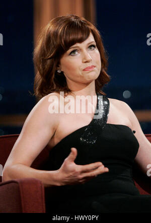 L'attrice Carla Gugino durante un segmento del 'Late Late Show con Craig Ferguson' alla televisione CBS nella città di Los Angeles in California il 9 novembre 2009. Foto di Francesco Specker Foto Stock