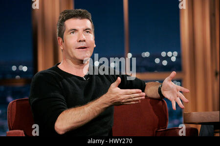 Simon Cowell durante un segmento di "Late Late Show con Craig Ferguson' alla televisione CBS nella città di Los Angeles, in California, il 20 aprile 2009. Foto di Francesco Specker Foto Stock