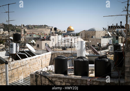 Gerusalemme, Israele - 25 Febbraio 2017: vista sulla Cupola della roccia da sud parte delle antiche mura della città Foto Stock