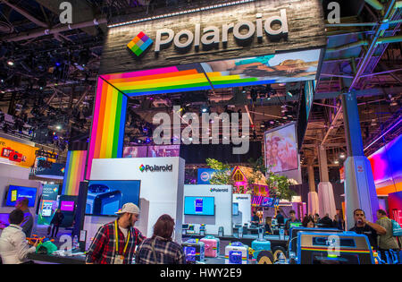 LAS VEGAS - Jan 08 : La Polaroid stand al CES show tenutosi a Las Vegas il gennaio 08 2017 , il CES è il leader mondiale nel settore del consumatore-electronics Show. Foto Stock