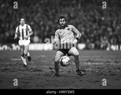 Il calciatore Pietro Daniel in azione Stoke City v Wolverhampton Wanderers 03 Gennaio 1981 Foto Stock