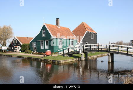 Fattoria di formaggio Catherina Hoeve - olandesi tradizionali case di legno presso il villaggio di Zaanse Schans, Zaandam/Zaandijk, Paesi Bassi Foto Stock