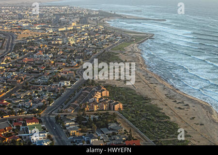 La Namibia, Skeleton Coast, vista aerea di Walvis Bay Foto Stock