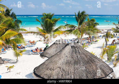 Tropicale sulla spiaggia di sabbia in Messico Foto Stock