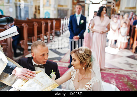 Giuramento di matrimonio o di matrimonio voti sono promesse ogni partner in un paio rende agli altri nel corso di una cerimonia di matrimonio. Foto Stock