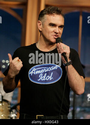 Il cantante Morrissey compie durante un segmento di "Late Late Show con Craig Ferguson' alla televisione CBS City il 14 aprile 2008 a Los Angeles, California. Foto di Francesco Specker Foto Stock