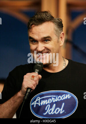 Il cantante Morrissey compie durante un segmento di "Late Late Show con Craig Ferguson' alla televisione CBS City il 14 aprile 2008 a Los Angeles, California. Foto di Francesco Specker Foto Stock