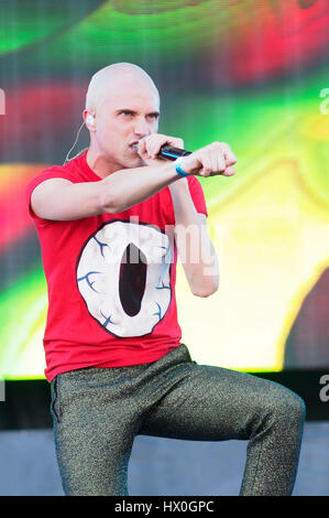 Tyler Glenn di Neon alberi eseguire all'iHeartRadio Music Festival & Village il 20 settembre 2014, a Las Vegas, Nevada. Foto di Francesco Specker Foto Stock