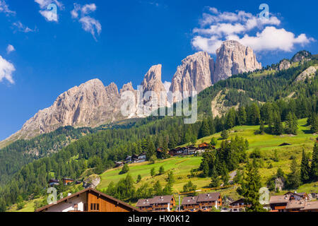 Vista sul Gruppo del Sasso Lungo delle Dolomiti Foto Stock