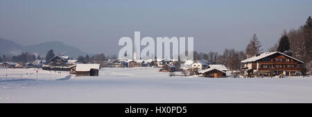 Townscape in inverno, Oberstdorf, Algovia Alpi, Algovia, Baviera, Germania Foto Stock