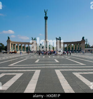 Il monumento di piazza degli Eroi si trova a Budapest Foto Stock