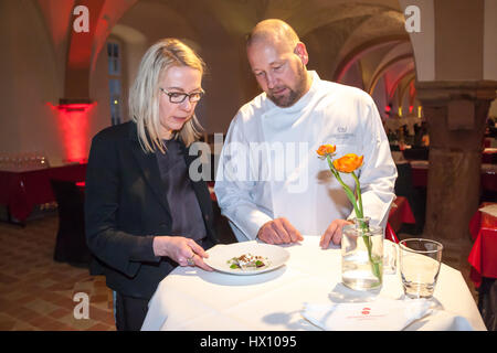 Michelin star chef Tom Wickboldt con cibo scrittore Angela Berg Foto Stock