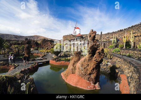 Jardín de Cactus, una perfetta combinazione di arte dei giardini e architettura, è uno dei progetti più recenti di Cesar Manrique a Lanzarote Foto Stock