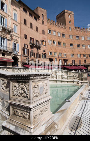 Fonte Gaia fontana monumentale situato in Piazza del Campo di Siena, Italia Foto Stock