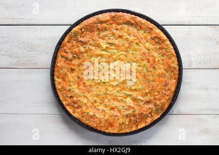 Quiche Lorraine con diverse verdure e formaggio Foto Stock