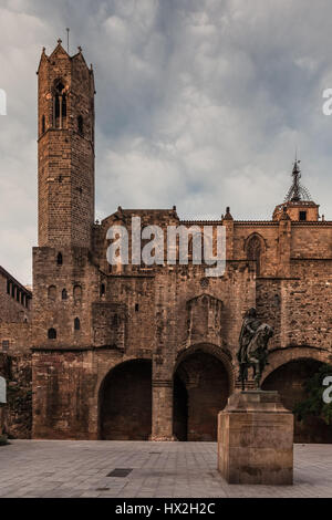 Cappella di Sant'Agata e muro romano a Barcellona, in Catalogna, Spagna, architettura gotica, monumento a Ramón Berenguer il grande Foto Stock