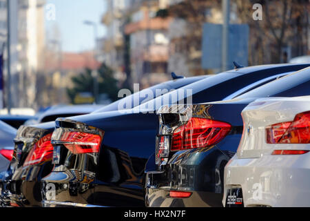 Istanbul, Turchia - 4 Marzo 2017: vista posteriore di alcune nuove vetture tedesche. Come Bmw, Mercedes ed Audi alla strada. Foto Stock