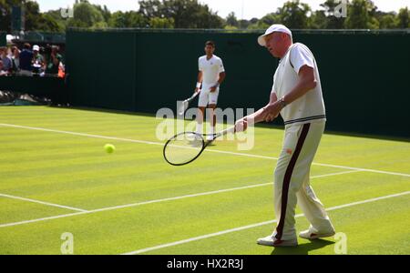 BORIS BECKER OROLOGI NOVAK DJO i campionati di Wimbledon 20 All England Tennis Club Wimbledon Londra Inghilterra 29 Giugno 20 Foto Stock